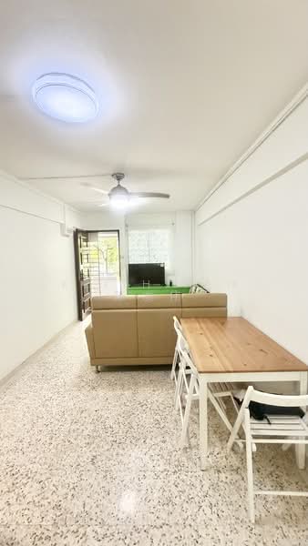 410 Bedok North Avenue 2, 410 Bedok North Avenue 2, 2 Bedrooms, 732 sqft, HDB Flat For Rent, by Keith Tan 陈俊伟, 500146631 - Living Room - PropertyGuru.com.sg