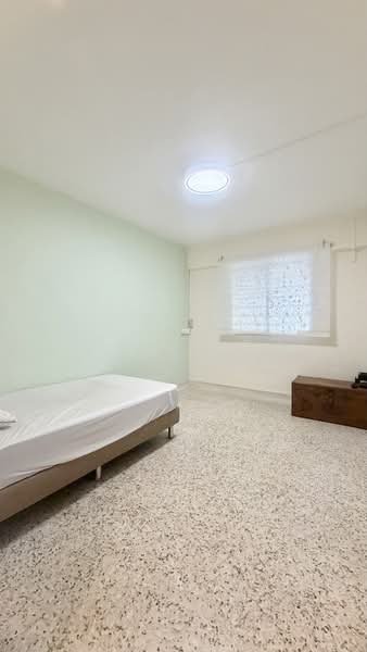 410 Bedok North Avenue 2, 410 Bedok North Avenue 2, 2 Bedrooms, 732 sqft, HDB Flat For Rent, by Keith Tan 陈俊伟, 500146631 - Bedroom - PropertyGuru.com.sg