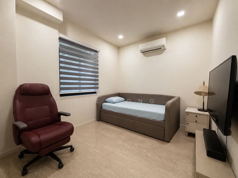 Sunbird park, walk to upper Changi mrt, A&A done, park facing, Sunbird Avenue , sunbird road , sunbird circle, 5 Bedrooms, 2,800 sqft, Semi-Detached House For Sale, by Lee Yong, 500146645 - Granny’s room - PropertyGuru.com.sg