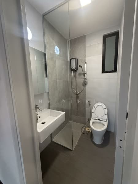 Eastpoint Green, 1 Simei Street 3, 2 Bedrooms, 904 sqft, Condominium For Rent, by He Yifei, 500146647 - Bathroom 1 - PropertyGuru.com.sg