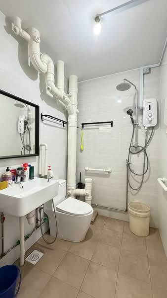 402 Choa Chu Kang Avenue 3, 402 Choa Chu Kang Avenue 3, 3 Bedrooms, 1,206 sqft, HDB Flat For Sale, by Patrick Chee, 500146654 - Bathroom - PropertyGuru.com.sg