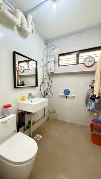 402 Choa Chu Kang Avenue 3, 402 Choa Chu Kang Avenue 3, 3 Bedrooms, 1,206 sqft, HDB Flat For Sale, by Patrick Chee, 500146654 - Bathroom - PropertyGuru.com.sg