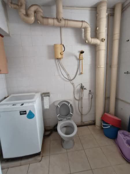 62 Lorong 4 Toa Payoh, 62 Lorong 4 Toa Payoh, Room Rental, 200 sqft, HDB Flat For Rent, by Alan Huy, 500146659 - Bathroom - PropertyGuru.com.sg