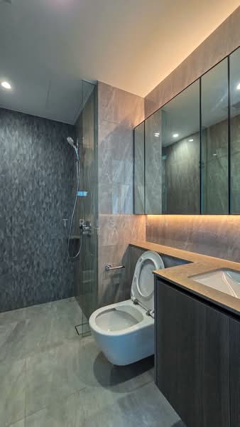 Piccadilly Grand, Northumberland Road, 2 Bedrooms, 710 sqft, Condominium For Sale, by Tristan Tay, 500146660 - Bathroom - PropertyGuru.com.sg