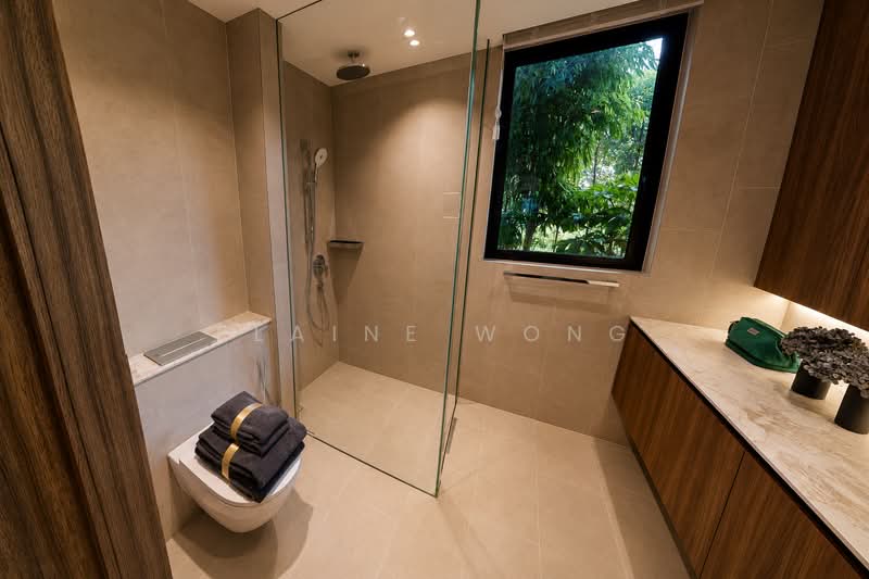 π 1km Nan Hua Primary School π, , 4 Bedrooms, 1,270 sqft, Condominium For Sale, by Elaine Wong, 500146661 - Bathroom - PropertyGuru.com.sg