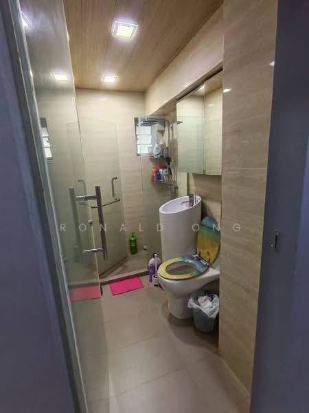 548 Serangoon North Avenue 3, 548 Serangoon North Avenue 3, 2 Bedrooms, 1,291 sqft, HDB Flat For Sale, by Ronald Ong, 500146670 - Bathroom - PropertyGuru.com.sg