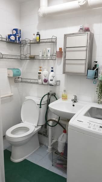105 Potong Pasir Avenue 1, 105 Potong Pasir Avenue 1, Room Rental, 118 sqft, HDB Flat For Rent, by Patricia Chua, 500146673 - Bathroom - PropertyGuru.com.sg