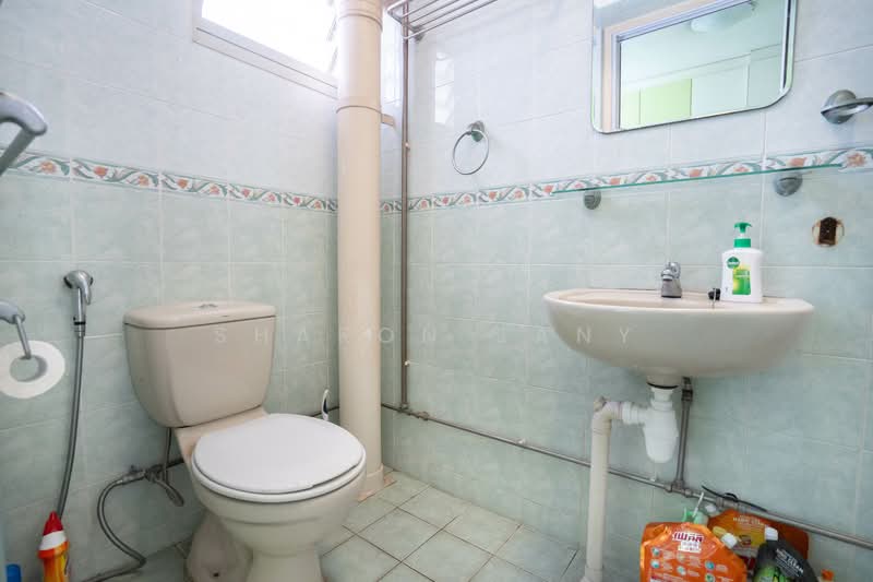 197A Punggol Field, 197A Punggol Field, 3 Bedrooms, 1,184 sqft, HDB Flat For Sale, by Sharon Jany, 500146676 - Bathroom - PropertyGuru.com.sg
