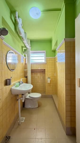 329 Tampines Street 32, 329 Tampines Street 32, 3 Bedrooms, 1,604 sqft, HDB Flat For Sale, by Patrick Chee, 500146679 - Bathroom - PropertyGuru.com.sg