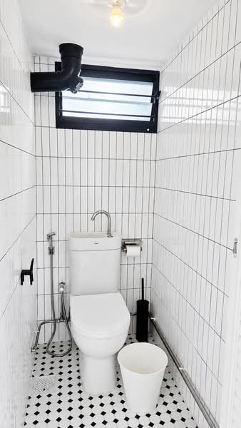 226 Lorong 8 Toa Payoh, 226 Lorong 8 Toa Payoh, 3 Bedrooms, 883 sqft, HDB Flat For Rent, by Frederick Foo, 500146686 - Bathroom - PropertyGuru.com.sg