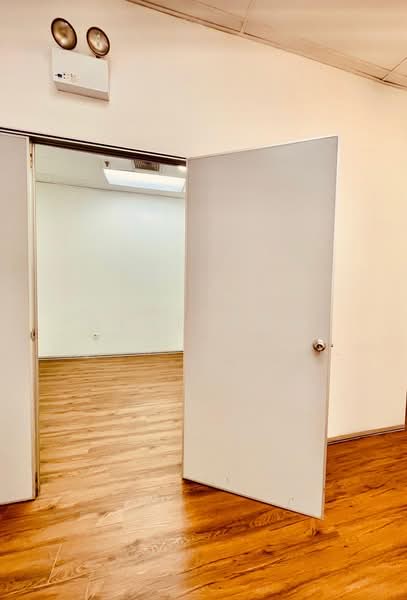 Singapore Shopping Centre, 190 Clemenceau Avenue, 721 sqft, Other Retail For Rent, by Rene Goh, 500146691 - Interior - CommercialGuru.com.sg