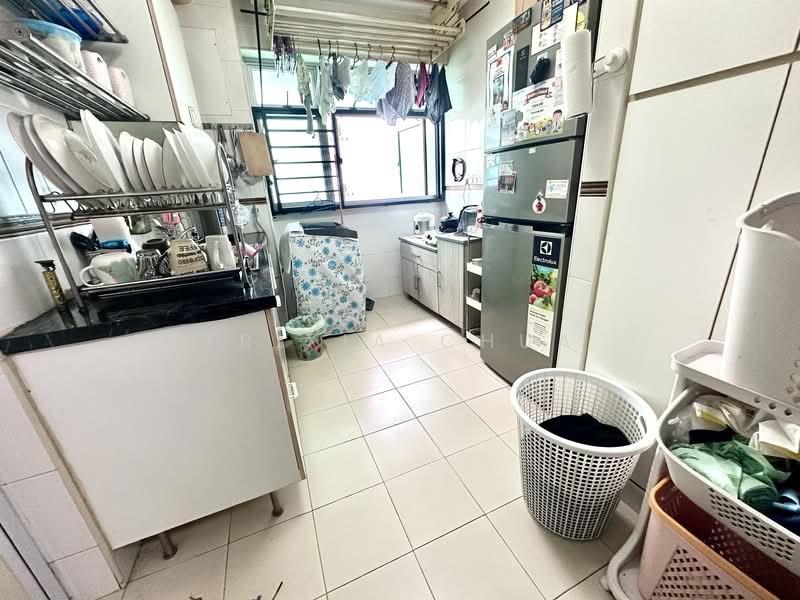672B Edgefield Plains, 672B Edgefield Plains, 1 Bedroom, 474 sqft, HDB Flat For Sale, by Trixia Chua, 500146698 - Kitchen - PropertyGuru.com.sg