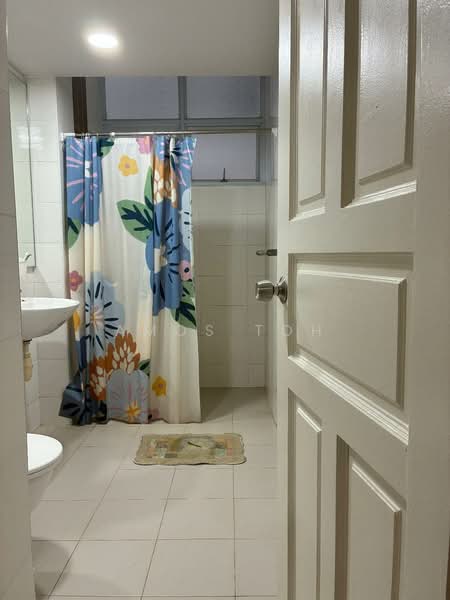 Sherwood Towers, 3 Jalan Anak Bukit, 3 Bedrooms, 1,517 sqft, Apartment For Sale, by Amos Toh, 500146720 - Bathroom - PropertyGuru.com.sg