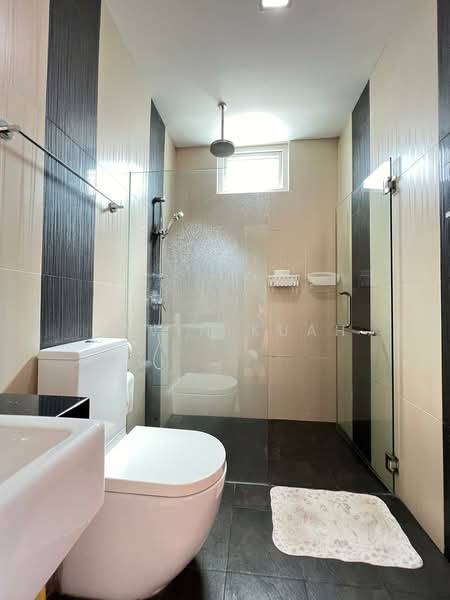 Cardiff Residence, 101 Cardiff Grove, 2 Bedrooms, 1,076 sqft, Condominium For Rent, by Kavin Kuah, 500146721 - Bathroom - PropertyGuru.com.sg