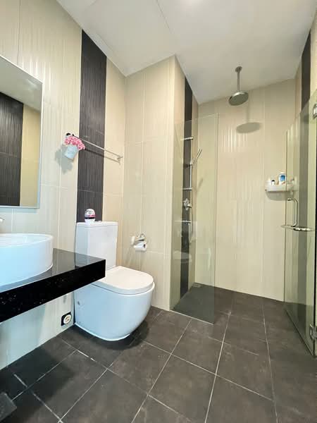 Cardiff Residence, 101 Cardiff Grove, 2 Bedrooms, 1,076 sqft, Condominium For Rent, by Kavin Kuah, 500146721 - Bathroom - PropertyGuru.com.sg