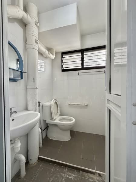 107 Yishun Ring Road, 107 Yishun Ring Road, 2 Bedrooms, 721 sqft, HDB Flat For Rent, by Susan Mariam (Amboi), 500146739 - Bathroom - PropertyGuru.com.sg