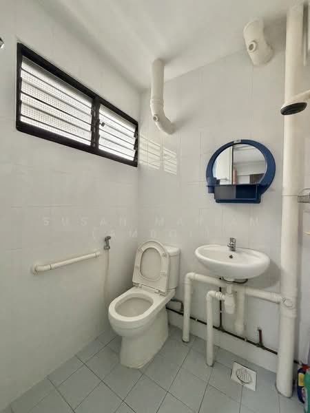 107 Yishun Ring Road, 107 Yishun Ring Road, 2 Bedrooms, 721 sqft, HDB Flat For Rent, by Susan Mariam (Amboi), 500146739 - Bathroom - PropertyGuru.com.sg