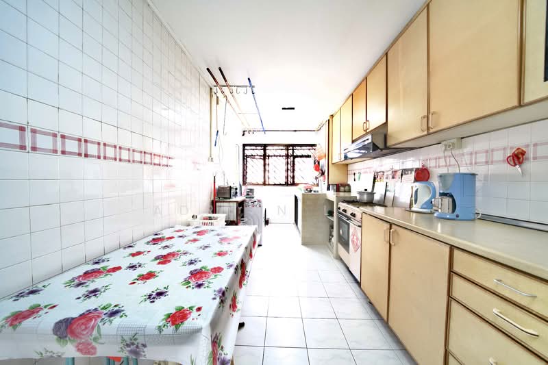 319 Bukit Batok Street 33, 319 Bukit Batok Street 33, 3 Bedrooms, 1,313 sqft, HDB Flat For Sale, by Adrian Lim, 500146742 - Kitchen - PropertyGuru.com.sg