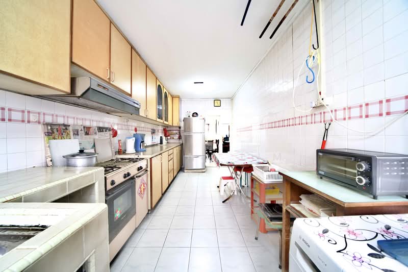 319 Bukit Batok Street 33, 319 Bukit Batok Street 33, 3 Bedrooms, 1,313 sqft, HDB Flat For Sale, by Adrian Lim, 500146742 - Kitchen - PropertyGuru.com.sg