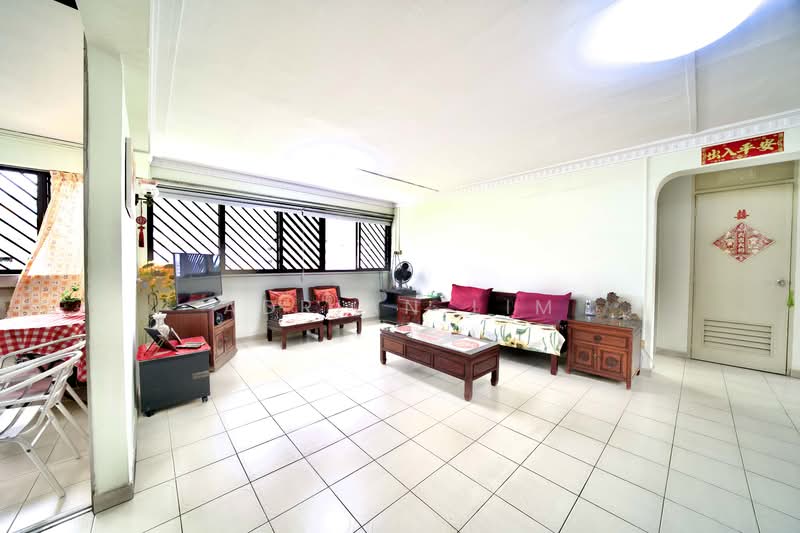 319 Bukit Batok Street 33, 319 Bukit Batok Street 33, 3 Bedrooms, 1,313 sqft, HDB Flat For Sale, by Adrian Lim, 500146742 - Living Room - PropertyGuru.com.sg