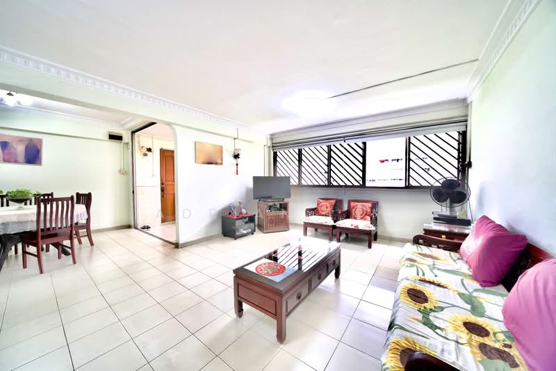 319 Bukit Batok Street 33, 319 Bukit Batok Street 33, 3 Bedrooms, 1,313 sqft, HDB Flat For Sale, by Adrian Lim, 500146742 - Living Room - PropertyGuru.com.sg