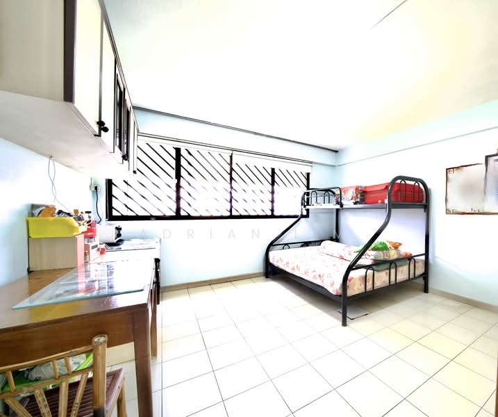 319 Bukit Batok Street 33, 319 Bukit Batok Street 33, 3 Bedrooms, 1,313 sqft, HDB Flat For Sale, by Adrian Lim, 500146742 - Bedroom - PropertyGuru.com.sg