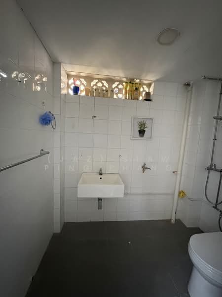 Kampong Glam Shop House, 59 Bussorah Street, 1,200 sqft, Shop / Shophouse For Rent, by (Jaz) Siaw Ping Phang, 500146746 - Bathroom - CommercialGuru.com.sg