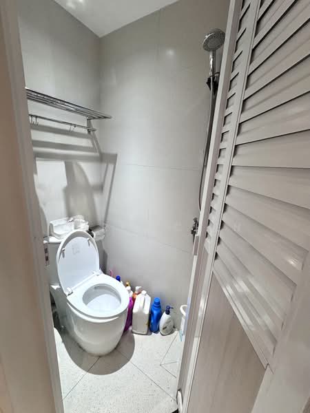 Riverwalk Apartments, 20 Upper Circular Road, 3 Bedrooms, 1,615 sqft, Apartment For Rent, by Carol Chen, 500146760 - Bathroom - PropertyGuru.com.sg