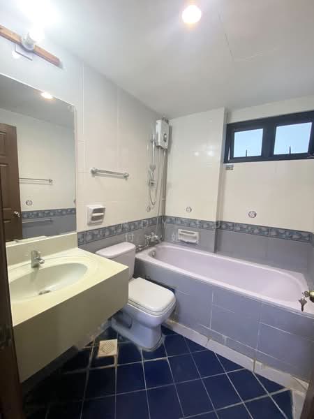 Master Bedroom @ Lorong Chuan MRT, , Room Rental, 240 sqft, Condominium For Rent, by Cindy Fu 付小姐, 500146762 - Bathroom - PropertyGuru.com.sg