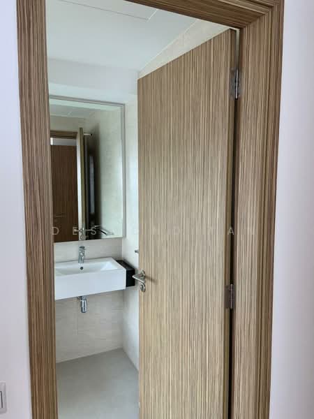 Trevista, 25 Lorong 3 Toa Payoh, 2 Bedrooms, 915 sqft, Condominium For Sale, by Desmond Tan, 500146785 - Bathroom - PropertyGuru.com.sg