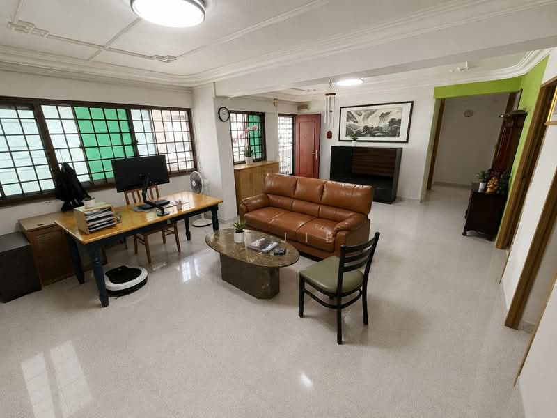 422 Choa Chu Kang Avenue 4, 422 Choa Chu Kang Avenue 4, 3 Bedrooms, 1,119 sqft, HDB Flat For Sale, by Yu Jie, 500146787 - Living Room - PropertyGuru.com.sg