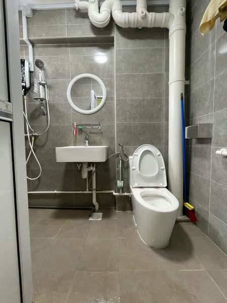 422 Choa Chu Kang Avenue 4, 422 Choa Chu Kang Avenue 4, 3 Bedrooms, 1,119 sqft, HDB Flat For Sale, by Yu Jie, 500146787 - Bathroom - PropertyGuru.com.sg