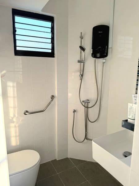 115 Jurong East Street 13, 115 Jurong East Street 13, Room Rental, 150 sqft, HDB Flat For Rent, by Johnson Lim, 500146794 - Bathroom - PropertyGuru.com.sg