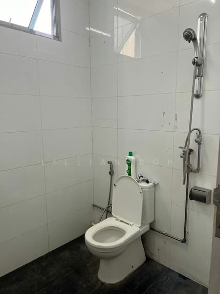 Mandai Connection, 7 Mandai Link, 1,711 sqft, Factory / Workshop (B2) For Sale, by Lillian Koh, 500146809 - Bathroom - CommercialGuru.com.sg