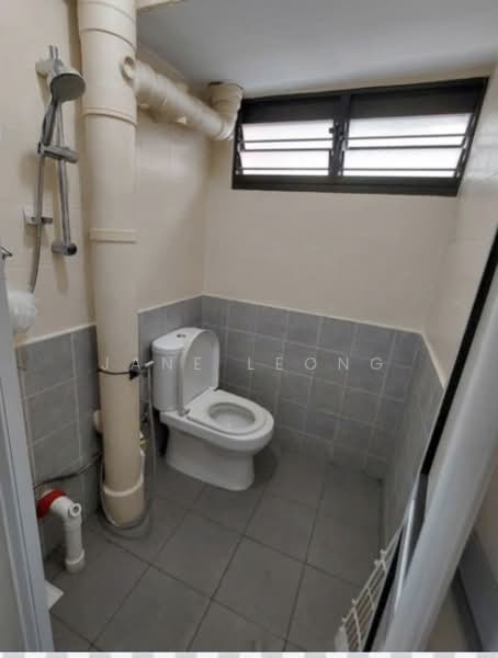 304 Ang Mo Kio Avenue 1, 304 Ang Mo Kio Avenue 1, 3 Bedrooms, 1,044 sqft, HDB Flat For Rent, by Jane Leong, 500146820 - Bathroom - PropertyGuru.com.sg