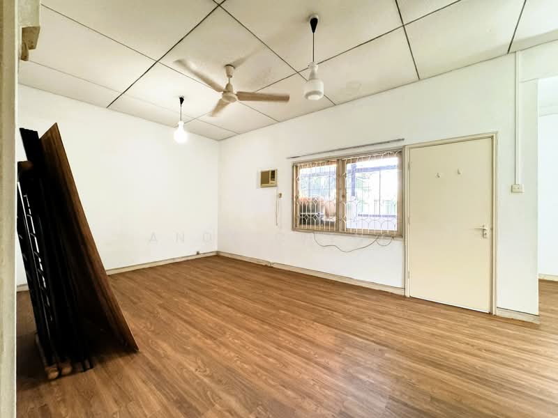 ★ 𝗟𝗮𝗻𝗱𝗲𝗱 𝗘𝘅𝗰𝗲𝗹𝗹𝗲𝗻𝗰𝗲 ★ Sunset Way! Beautiful Bungalow Land For Rebuilding!, Sunset Way / Sunset Drive / Sunset View, Clementi Park / Upper Bukit Timah, 4 Bedrooms, 3,500 sqft, Detached House For Sale, by Andy Cheng, 500146830 - Interior - PropertyGuru.com.sg