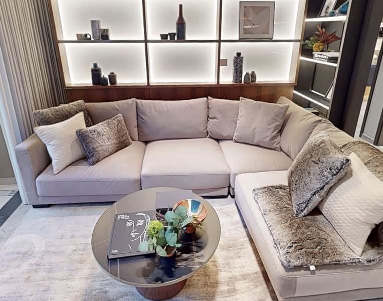 Springleaf Residence, 811 Upper Thomson Road, 5 Bedrooms, 1,453 sqft, Condominium For Sale, by Cheryl Chen, 500146839 - Living Room - PropertyGuru.com.sg