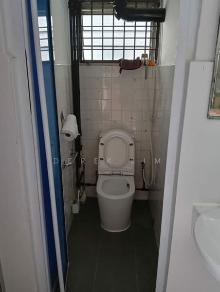 1 Lorong 7 Toa Payoh, 1 Lorong 7 Toa Payoh, Room Rental, 200 sqft, HDB Flat For Rent, by Derek Lim, 500146841 - Bathroom - PropertyGuru.com.sg