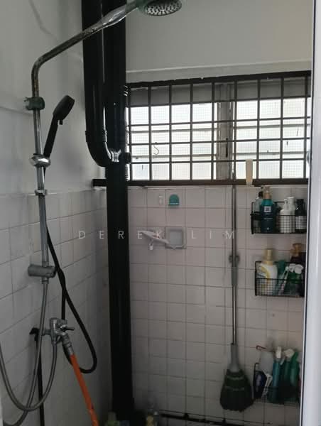 1 Lorong 7 Toa Payoh, 1 Lorong 7 Toa Payoh, Room Rental, 200 sqft, HDB Flat For Rent, by Derek Lim, 500146841 - Bathroom - PropertyGuru.com.sg