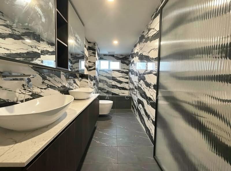 Serious Seller Must Sell Full Reno AMK 5S 1323sqft next to CRL MRT, , 4 Bedrooms, 1,323 sqft, HDB Flat For Sale, by Alexa Chia, 500146843 - Bathroom - PropertyGuru.com.sg