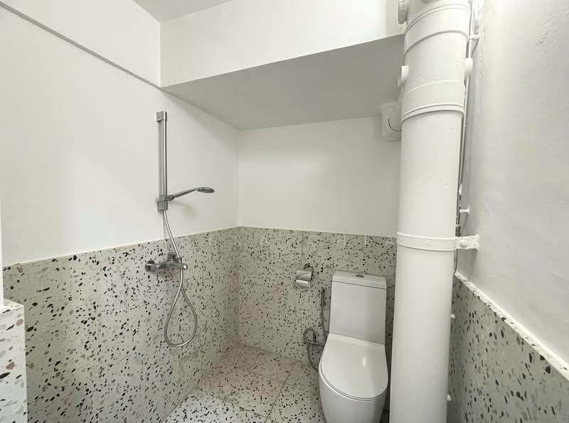 Serious Seller Must Sell Full Reno AMK 5S 1323sqft next to CRL MRT, , 4 Bedrooms, 1,323 sqft, HDB Flat For Sale, by Alexa Chia, 500146843 - Bathroom - PropertyGuru.com.sg