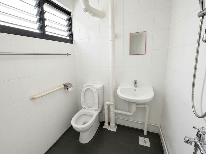 141 Yishun Ring Road, 141 Yishun Ring Road, 2 Bedrooms, 732 sqft, HDB Flat For Sale, by Ian Teo, 500146846 - Bathroom - PropertyGuru.com.sg