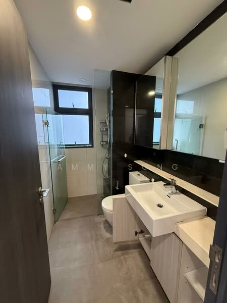 Gem Residences, 1 Lorong 5 Toa Payoh, 5 Bedrooms, 1,313 sqft, Condominium For Sale, by Sammy Song, 500146847 - Bathroom - PropertyGuru.com.sg