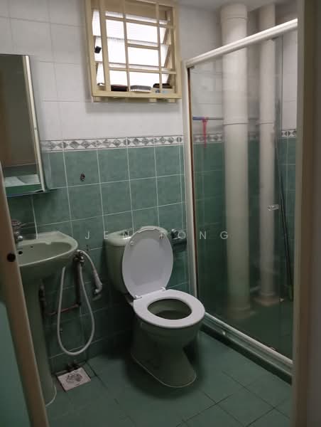 112 Edgefield Plains, 112 Edgefield Plains, 4 Bedrooms, 1,399 sqft, HDB Flat For Rent, by Jen Tong, 500146864 - Bathroom - PropertyGuru.com.sg