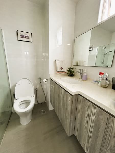 Langston Ville, 15 Kim Yam Road, 3 Bedrooms, 936 sqft, Apartment For Sale, by Tan Hui Neo Veronica, 500146865 - Bathroom - PropertyGuru.com.sg