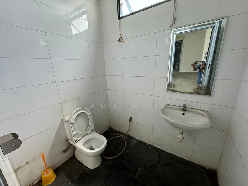 North View Bizhub, 6 Yishun Industrial Street 1, 1,808 sqft, Light Industrial (B1) For Rent, by Joe Ng, 500146866 - Bathroom - CommercialGuru.com.sg