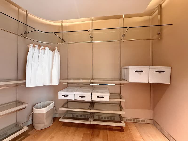 Ardmore Residence, 7 Ardmore Park, 4 Bedrooms, 3,186 sqft, Condominium For Rent, by Kay. ., 500146883 - Walk in wardrobe - PropertyGuru.com.sg