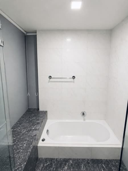 Parc Seabreeze, 532 Joo Chiat Road, 4 Bedrooms, 1,593 sqft, Condominium For Rent, by Audrey Lee, 500146900 - Bathroom - PropertyGuru.com.sg