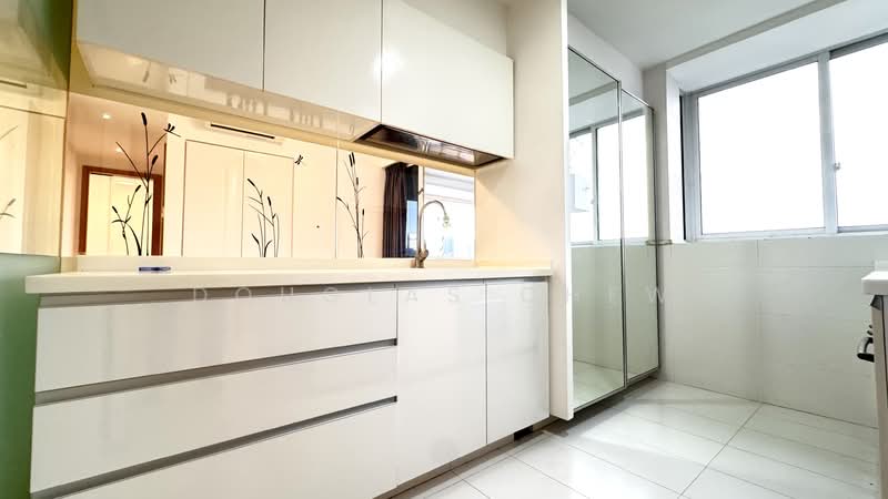 The Regency at Tiong Bahru, 38 Chay Yan Street, 3 Bedrooms, 1,281 sqft, Condominium For Rent, by Douglas Chew, 500146903 - Kitchen - PropertyGuru.com.sg