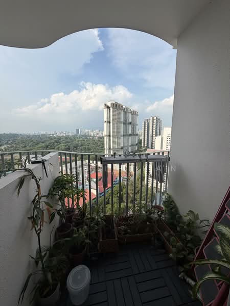 Queens Peak, 1 Dundee Road, 1 Bedroom, 484 sqft, Condominium For Sale, by Nicole Fan, 500146907 - Balcony - PropertyGuru.com.sg